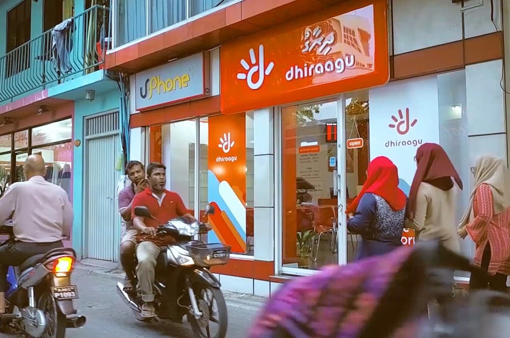 Buying Dhiraagu SIM Card at Store